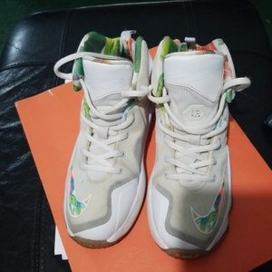 Nike: Labron James 13, boys size 2
